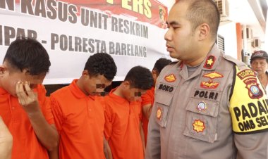 Kapolsek Batu Ampar Gelar Konferensi Pers Ungkap Pelaku Curanmor dan Pertolongan Jahat