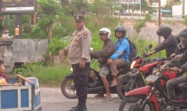 Personil Polsek Sungai Beduk Polresta Barelang Laksanakan Strong Point Sore antisipasi kemacetan pada sore hari