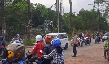 Personil Polsek Sungai Beduk Polresta Barelang Laksanakan Strong Point Sore antisipasi kemacetan pada sore hari