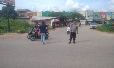 Personil Polsek Sungai Beduk Polresta Barelang Laksanakan Strong Point Pagi antisipasi kemacetan pada pagi hari