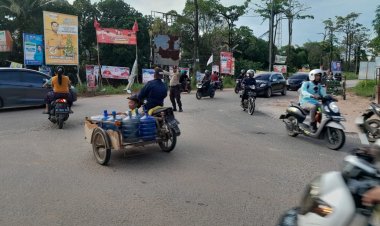 Personil Polsek Sungai Beduk Polresta Barelang Laksanakan Strong Point Sore antisipasi kemacetan pada sore hari