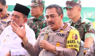 WAKAPOLRI DIDAMPINGI FKPD PROVINSI KEPRI DAN KOTA TANJUNGPINANG DENGAR ISI HATI MASYARAKAT SERTA BERIKAN BANSOS