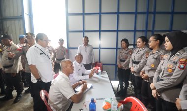Tim Wasops Polda Kepri Bersama Kasatgas OMB Polresta Barelang Seligi 2024 Melaksanakan Pengecekan Kelengkapan Personil yang Bertugas di Gudang Logistik Pemilu, KPU dan Bawaslu Kota Batam