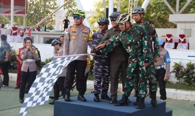 Kapolresta Barelang Mengikuti Kegiatan Gowes Bersama TNI-POLRI Sinergitas untuk Negeri Dalam Rangka Pengamanan pemilu 2024
