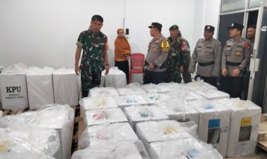 Kapolsek Bengkong bersama Koramil 01 Lubukbaja Pantau hingga Cek Logistik Pemilu dan Patroli Mobiling