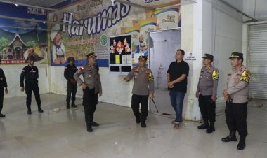 Kapolresta Barelang Kunjungi dan Berikan Semangat Kepada Petugas KPPS yang Sampai Larut Malam Masih Melakukan Perhitungan Hasil Pencoblosan di TPS