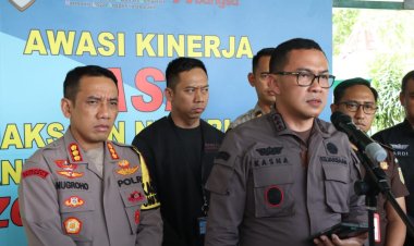 Satgas anti mafia bola Polri serahkan 4 tersangka dan barang bukti judi online ke Kejaksaan Negeri Batam