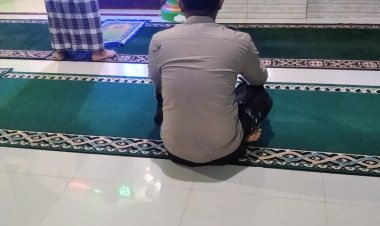 Kegiatan Sholat Subuh Keliling Polsek Sungai Beduk Dalam Rangka Cooling System Guna Mendukung Operasi Mantap Brata, Bersama Masyarakat Kec. Sungai Beduk