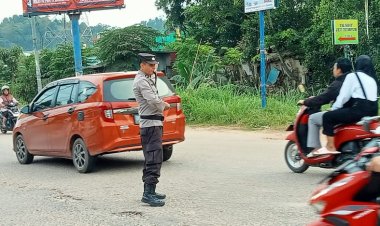 Personil Polsek Sungai Beduk Polresta Barelang Laksanakan Strong Point Pagi antisipasi kemacetan pada pagi hari