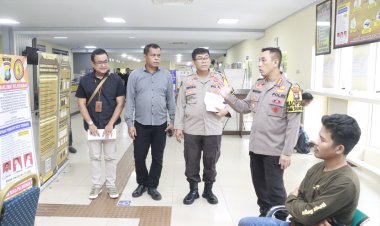 Kapolresta Barelang Meninjau Kesiapan Petugas Pelayanan SKCK di Gedung Pelayanan Publik Parama Satwika Polresta Barelang Adanya Persyaratan Pengurusan SKCK Harus Terdaftar di BPJS Kesehatan Saat Uji Coba