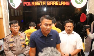 Kasat Reskrim Polresta Barelang Gelar Konferensi Pers Ungkap 2 Pelaku Curas/Jambret Terhadap Korban WNA Asal India