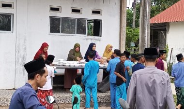 Giat Jumat Berkah Polsek Sungai Beduk Bersama Jama'ah Masjid AL-FAJAR Kav. Lama RT 01 RW 07 Sei Daun Kel. Tanjung Piayu