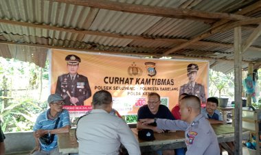 Jumat Curhat, Panit Binmas Polsek Sekupang Ngobrol Dengan Warga Tanjung Pinggir