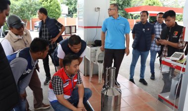 DITRESKRIMSUS POLDA KEPRI PIMPIN SIDAK KANTOR PERTAMINA BATAM CENTER UNTUK AWASI PENDISTRIBUSIAN BBM DI WILAYAH KEPULAUAN RIAU
