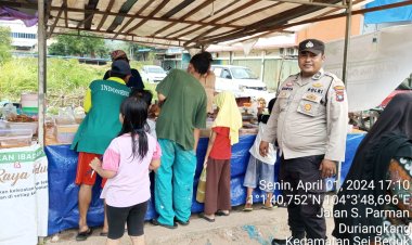 Berikan Rasa Aman dan Nyaman, Polsek Sungai Beduk Laksanakan Pengamanan di Pasar Tumpah Ramadhan