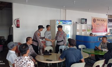 Jumat Curhat, Polsek Sekupang Jalin Silaturahmi Bersama Pedagang di Tiban Center