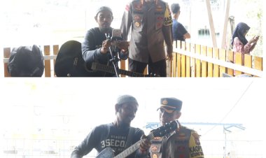 Sambil Di Sela Pengecekan Penumpang, Kapolresta Barelang Menghibur Penumpang Kapal Roro Yang Akan Mudik Dengan Bernyanyi