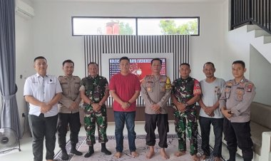 Kapolsek Sekupang Bersama Danramil 02 Batam Barat Hadiri Open House Camat Sekupang