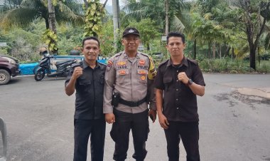 Sambangi Perumahan warga Bhabinkamtibmas jumpai satpam yang berjaga