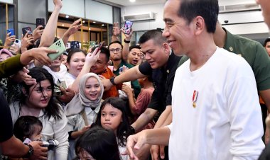 Presiden Jokowi Rayakan Minggu Malam dengan Makan Bakso dan Berinteraksi dengan Warga Gorontalo