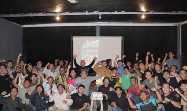 Bukti Kedekatan Polri Kepada Masyarakat Dengan Nonton Bareng Pertandingan Sepak Bola