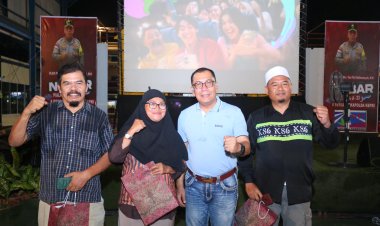 KAPOLDA KEPRI NONTON BARENG LAGA TIMNAS U-23 INDONESIA VS KOREA SELATAN BERSAMA MASYARAKAT BATU AJI DAN SAGULUNG DI SP PLAZA BATAM