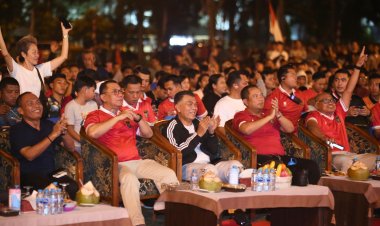 SEBAGAI WUJUD DUKUNGAN KEPADA TIMNAS U-23, KAPOLDA KEPRI ADAKAN NOBAR BERSAMA MASYARAKAT
