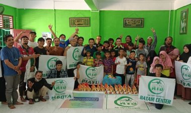 Kurir ATB Batam Bagikan Kebahagiaan dan Sembako kepada Pesantren Setempat