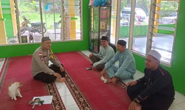 Sampaikan Himbauan, Bhabinkamtibmas Sei Harapan Silaturahmi dengan Pengurus Masjid