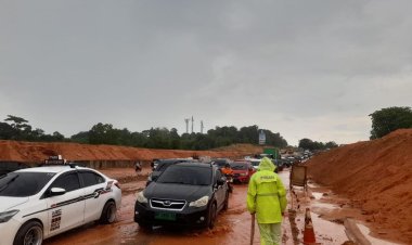 Penanganan Cepat Polisi Lalu Lintas di Bundaran Kabil: Kelancaran Arus Kendaraan Diprioritaskan!