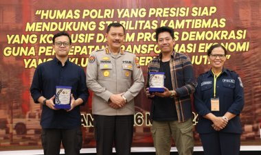 PENUTUPAN RAKERNIS BIDHUMAS POLDA KEPRI : MEMBERIKAN PELATIHAN FUNGSI KEHUMASAN  GUNA MEMBANGUN INFORMASI YANG AKTUAL DAN TERPERCAYA