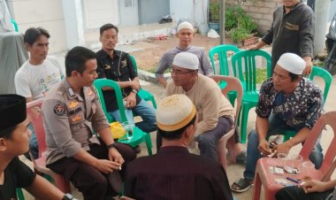 Bentuk Bela Sungkawa, Polsek Sekupang Melayat Ke Rumah Duka Warga Yang Meninggal