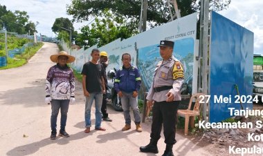 Bhabinkamtibmas Polsek Sekupang Sambangi Area Proyek Perumahan Jumpai Pekerja