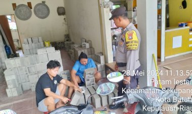 Sambangi Toko Milik Warga, Bhabinkamtibmas Patam lestari himbau Pemilik Usaha