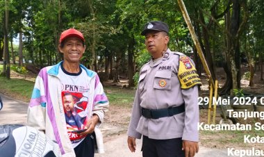 Bhabinkamtibmas Polsek Sekupang Sampaikan Pesan Kamtibmas kepada Warga Pesisir Pantai