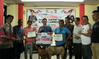 Sepasang Terbaik Mendapat Hadiah 2 Ekor Kambing Dari Kapolres Bintan