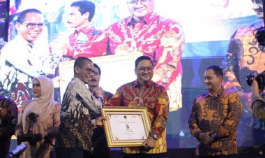 Kapolda Aceh Terima Penghargaan Serambi Awards 2024
