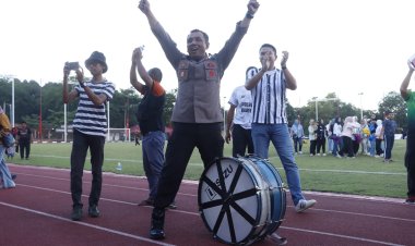 Kapolresta Barelang Pimpin Tim Polresta Barelang FC Hajar Tim Cendana FC 4-1 Menuju Final