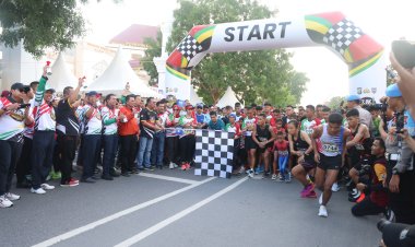 Irjen Pol Yan Fitri Halimansyah Lepas 1.440 Peserta Fun Run 7.8K Polda Kepri dalam Rangka Hari Bhayangkara ke-78: Berlari Bersama Mempererat Silaturahmi