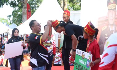 Kapolda Kepri Irjen Pol Yan Fitri Halimansyah Melepas Start Lomba Lari Bhayangkara Ke-78