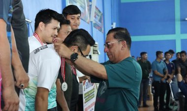 Kapolda Kepri Irjen Pol Yan Fitri Halimansyah Menutup Turnamen Badminton Hari Bhayangkara ke-78