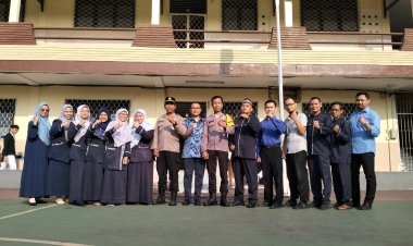 Police Goes To School, Polsek Cengkareng Ingatkan Siswa SMK PGRI 35 Akan Bahaya Tawuran, Sex Bebas, Bulying dan Narkoba
