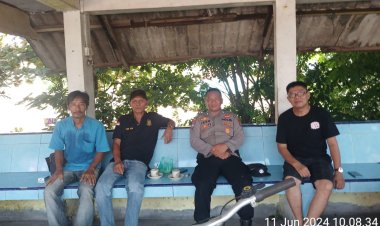 Bhabinkamtibmas Polsek Sekupang Menjalin Keakraban Dengan Warga Dengan Sambang
