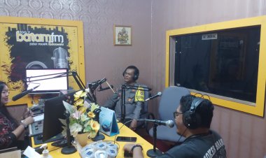 Kapolsek Sekupang Menjadi Narasumber Di Radio Batam FM