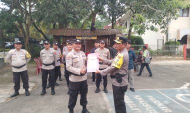 Kapolsek Sekupang Berikan Apresiasi Kinerja Personil Dan Masyarakat Yang Berprestasi