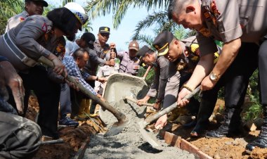 Antusiasme Tinggi Personel Polri dan Warga dalam Program SIBANDES di Desa Talang Tua oleh Polres Bengkulu Utara