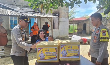 Polsek Gunung Kijang Polres Bintan Beri Bantuan Sosial untuk Korban Kebakaran Rumah