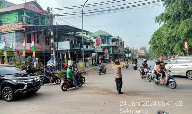 Polsek Sekupang hadir ditengah masyarakat melalui kegiatan Strong Point pagi hari