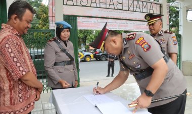 Kompak Polres Simalungun Gelar Tabur Bunga di Taman Makam Pahlawan Pematang Siantar dalam Rangka Hari Bhayangkara Ke-78