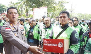 HUT Bhayangkara ke-78, Polresta Barelang Beri Bantuan Sembako Kepada Driver Ojol Kota Batam